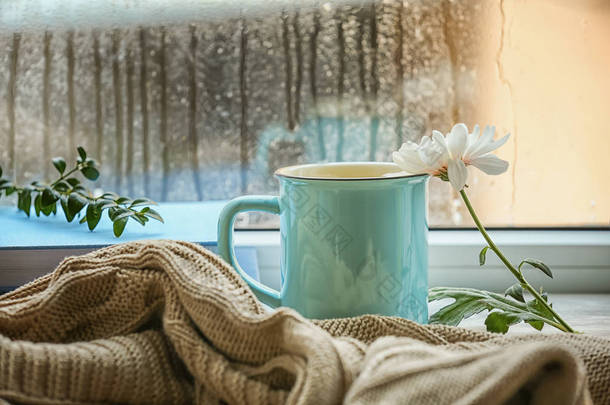 来杯茶在窗台上的组成