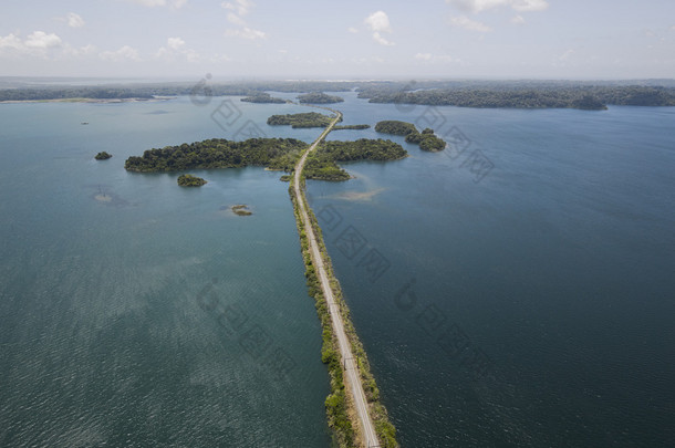 巴拿马运河大西洋一侧的鸟瞰图