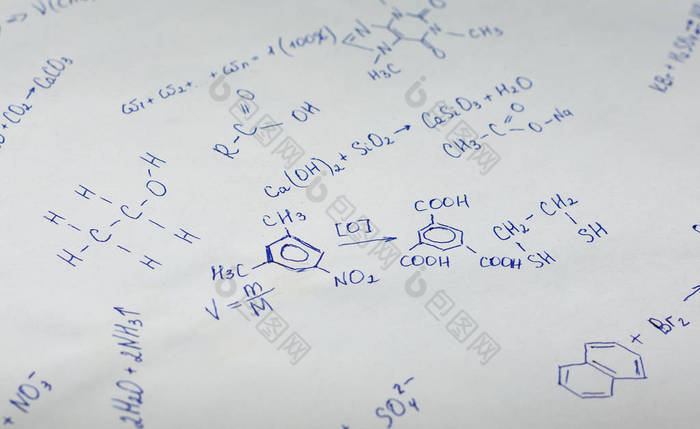 学校课堂背景下白板的科学与化学分子结构 