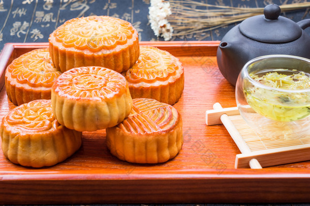中国的传统节日，中秋节<strong>月饼</strong>和茶
