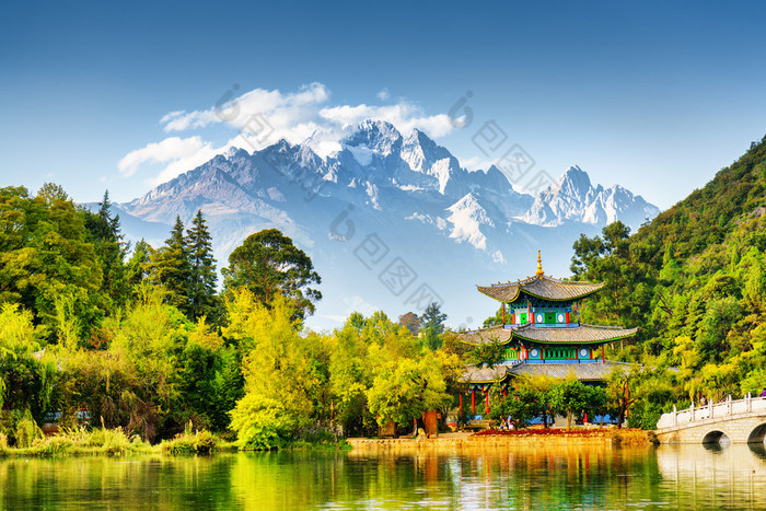 中国玉龙雪山风景 窗边风景