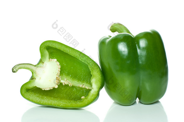 绿色甜椒和一半