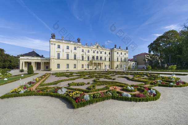 宫 branicki 在比亚韦斯托克，波兰的花园.