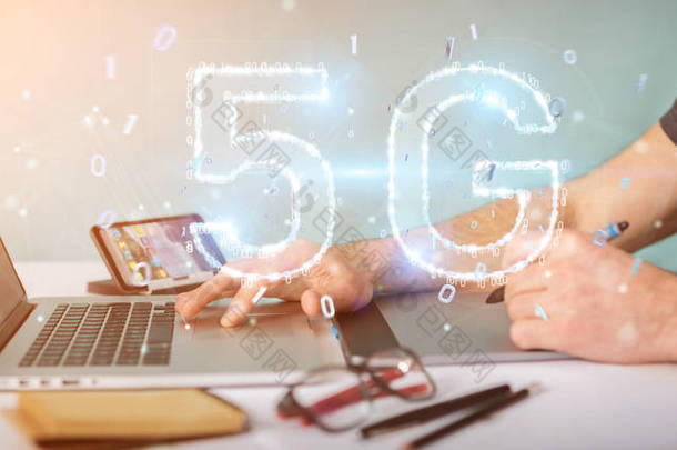 使用5g 网络数字<strong>全息</strong>图3d 渲染的图形设计师