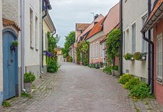 街道与老房子在瑞典维斯比规则 》 小镇