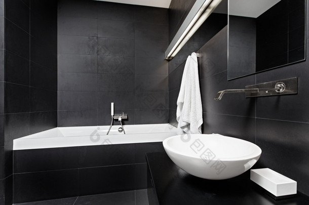 黑白色调的现代简约风格浴室室内