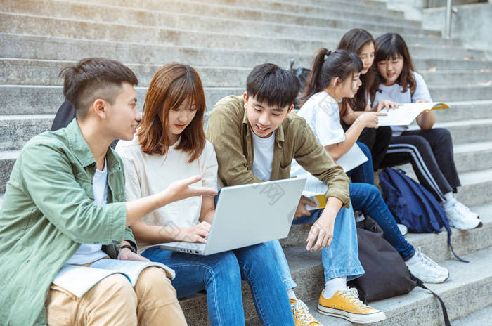 一群学生高清图片下载-一群学生图片-一群学生素材-包图网企业站