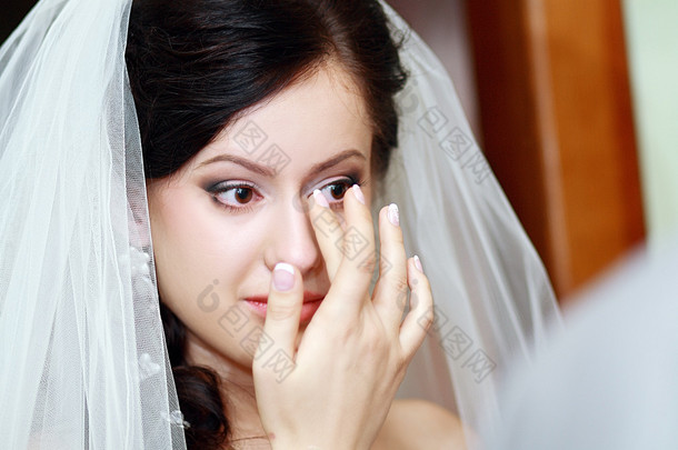 美丽的新娘的眼泪