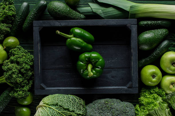 蔬菜、健康饮食理念中的绿甜椒的顶部观