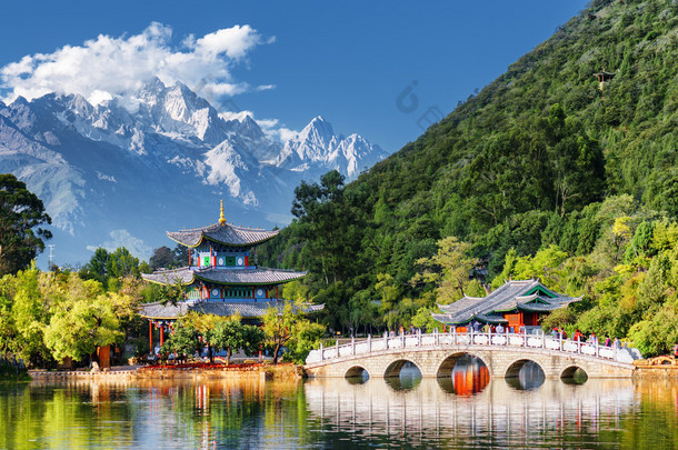 玉龙雪山<strong>的</strong>壮丽景色，丽江，中国