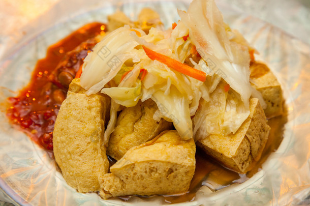 烧烤臭豆腐是最受欢迎的台湾传统小吃
