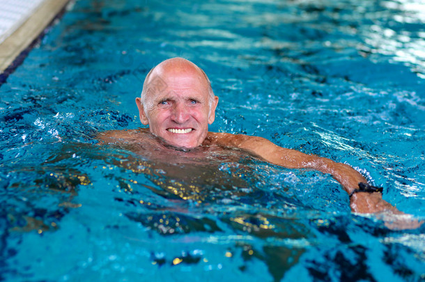 Active senior man swimming in the pool