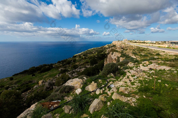 在马耳他岛上的鼎<strong>立</strong>悬崖