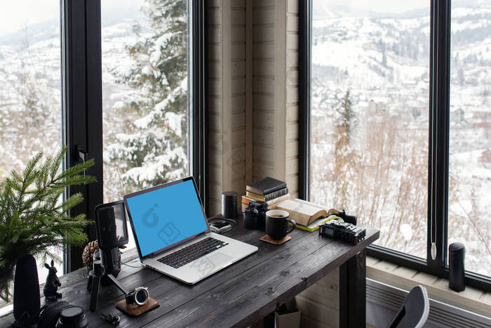 音频视频编辑工作区办公室与山景摄影和录像