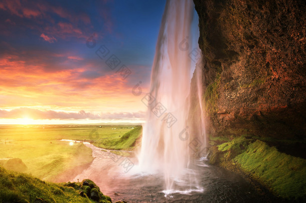 冰岛，塞尔亚兰多斯瀑布，日落时分