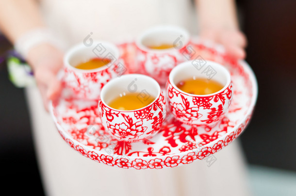 <strong>中式茶</strong>杯在婚礼当天举行