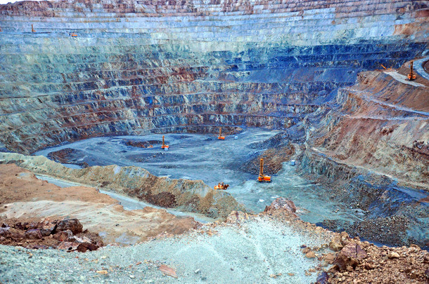 露天金矿在 rosia 蒙大拿州，罗马尼亚 