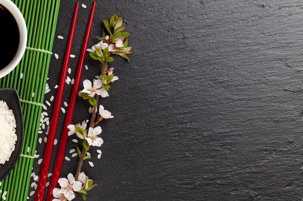 日本寿司筷子、 大米和樱花