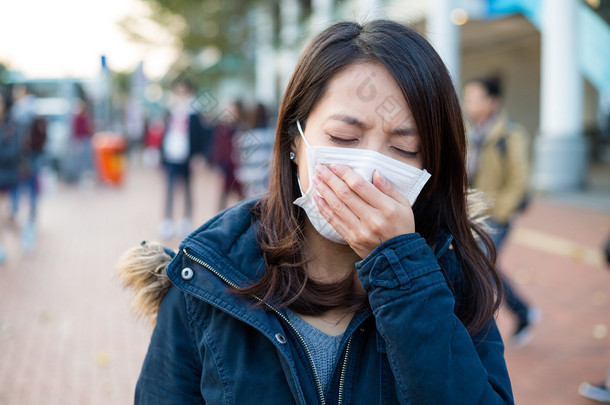 戴<strong>口罩</strong>的妇女