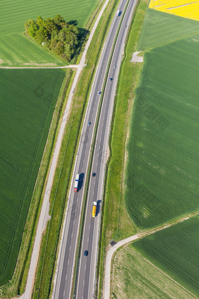 高速公路的空中景观 