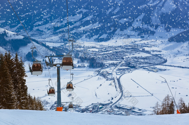高山滑雪度假村湖畔奥地利