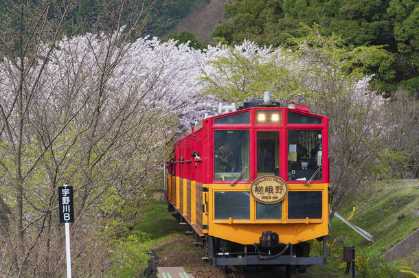 酒野浪漫<strong>列车</strong>，京都的观光复古<strong>列车</strong>