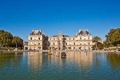 在巴黎卢森堡宫和卢森堡花园