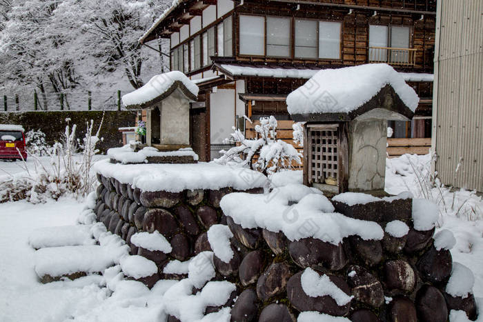 日本Gifu冬季Shirakawa-go村，包括传统的House Gassho风格和教科文组织世界遗产之一