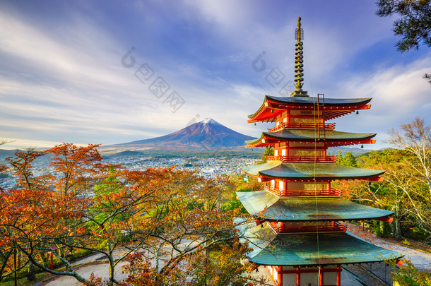 与 Chureito Pagoda 在日出，吉<strong>田</strong>，日本富士山 