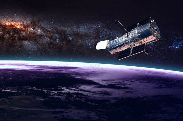 在<strong>地球</strong>上方轨道上的哈勃空间望远镜。美国航天局提供的这一图像的要素.