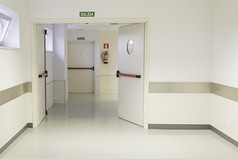 空医院大厅与白色的墙壁，医学