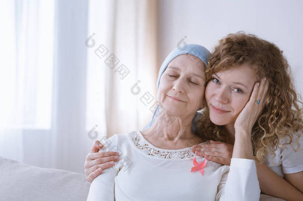在癌症治疗期间支持母亲