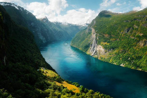 Sunnylvsfjorden fjord的令人震惊的景象