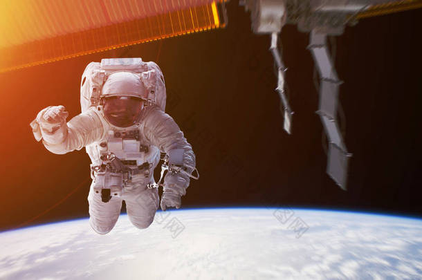 宇航员工作在空间站3d 渲染元素的 th