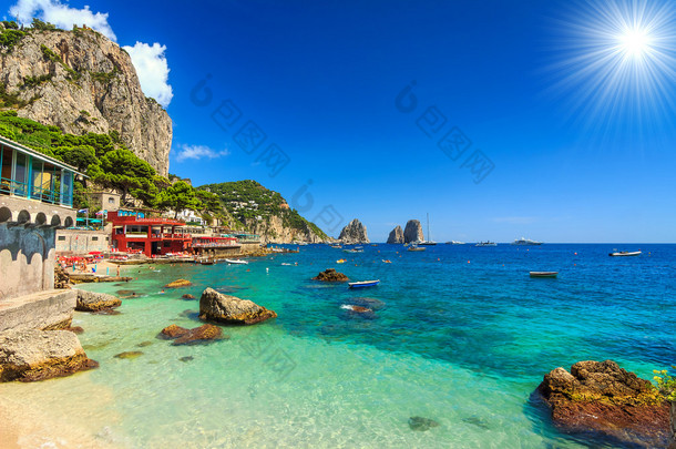 美丽的海滩，在卡普里岛，意大利，欧洲
