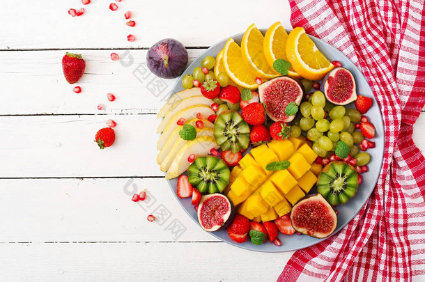 板的水果和浆果 