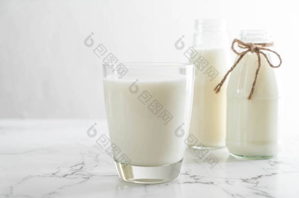 一杯鲜<strong>牛奶</strong>