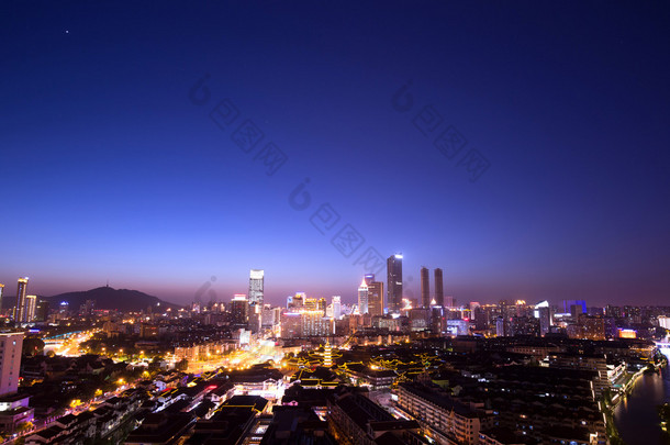 中国城市在夜间