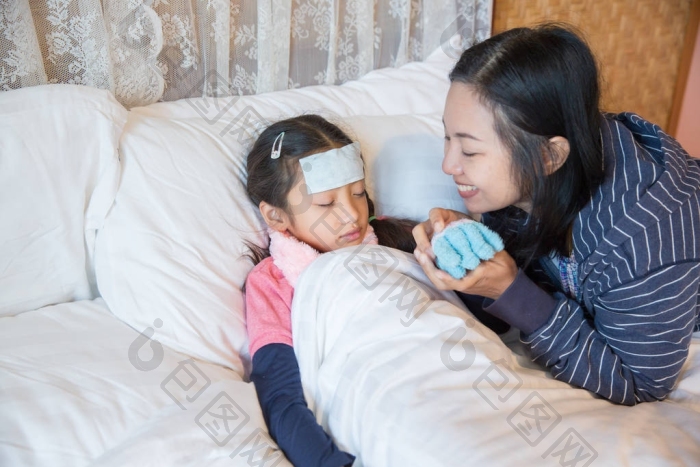 照顾一个生病的人的-包图企业站
