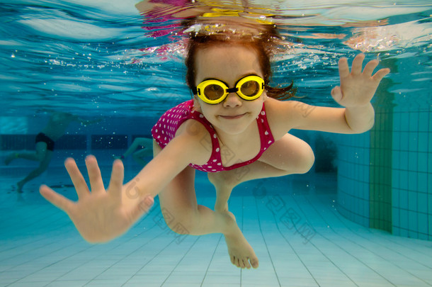 little girl swimming in water park