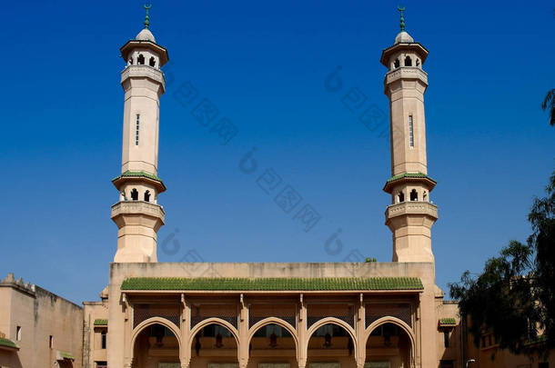法赫德国王清真寺在冈比亚班珠尔