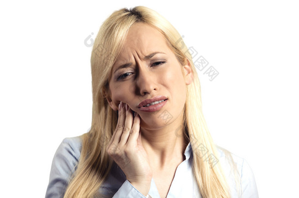 敏感牙齿疼痛的女人 