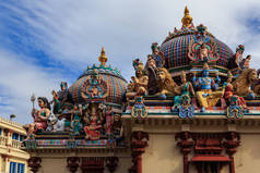 新加坡的印度教寺庙雕塑、建筑和象征, 新加坡的斯里兰卡马里安曼寺, 是印度最古老的寺庙。. 