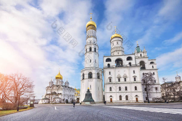 在一个秋天的下午, 在莫斯科克里姆林宫的大钟楼、假设钟楼和沙皇钟