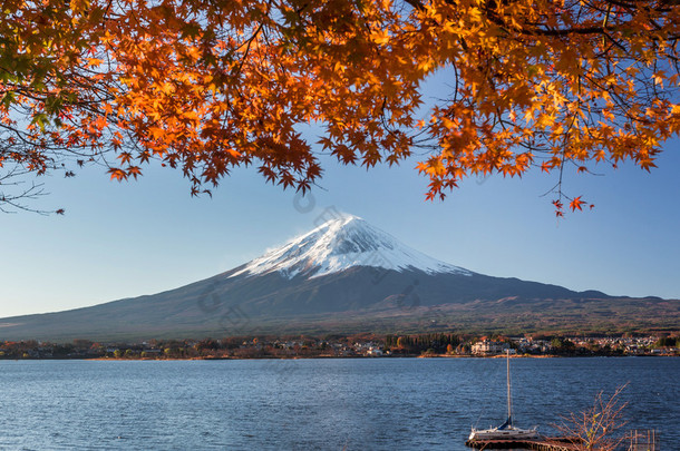 富士山风光和秋叶