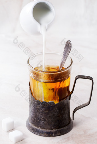 香喷喷的热奶茶饮品