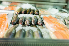 本地鱼类市场的鲜鱼种类繁多.