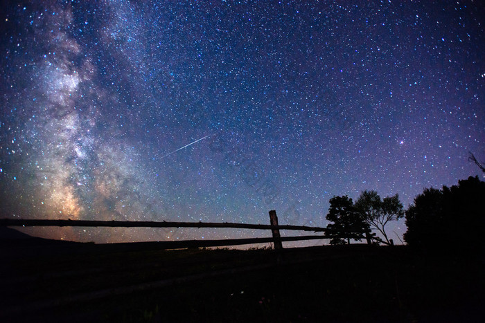 繁星点点的天空