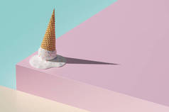几何颜色背景与冰淇淋, 食物概念