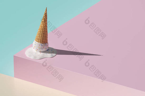 几何颜色背景与冰淇淋, 食物概念